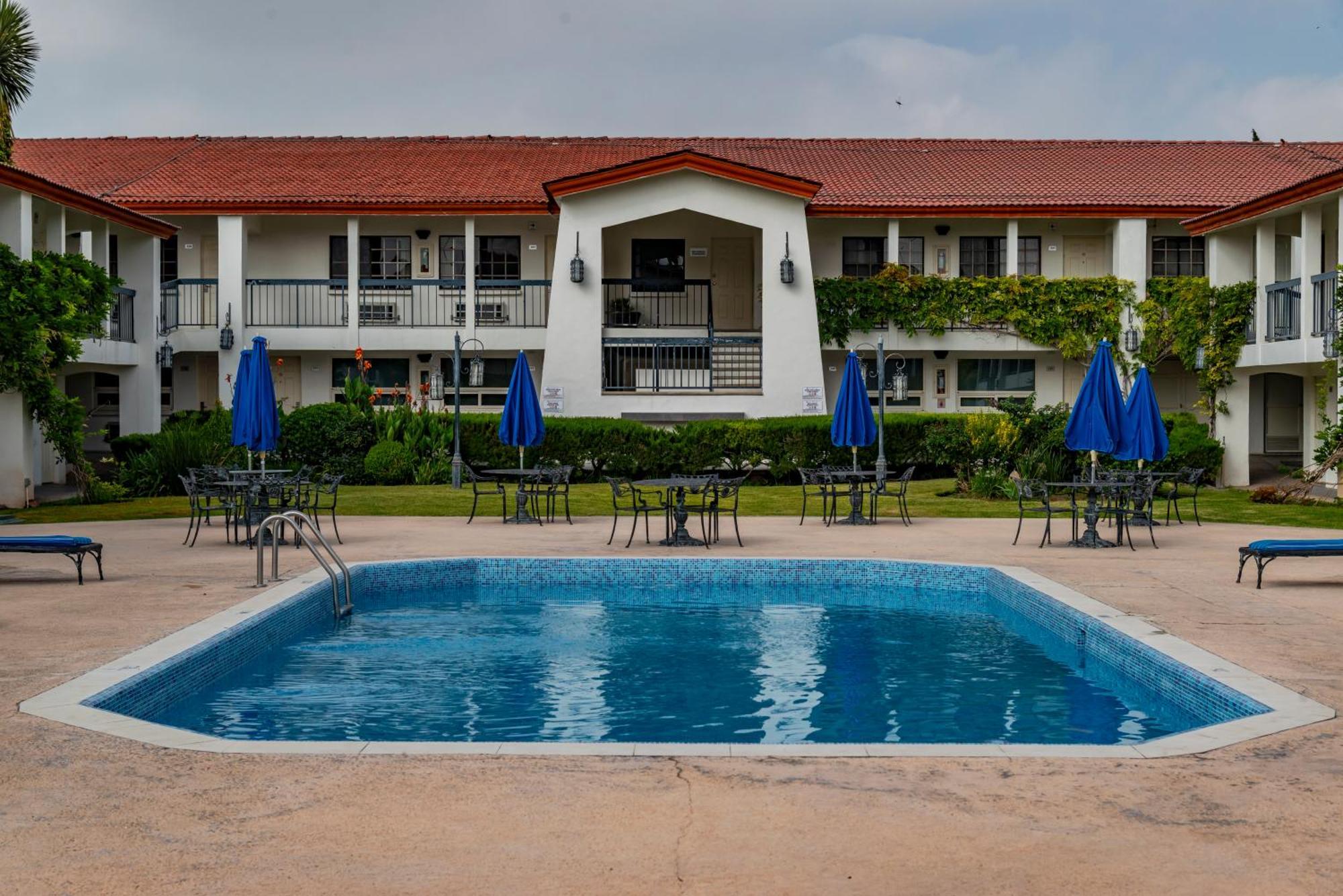 Quinta Dorada Hotel & Suites Сальтільо Екстер'єр фото