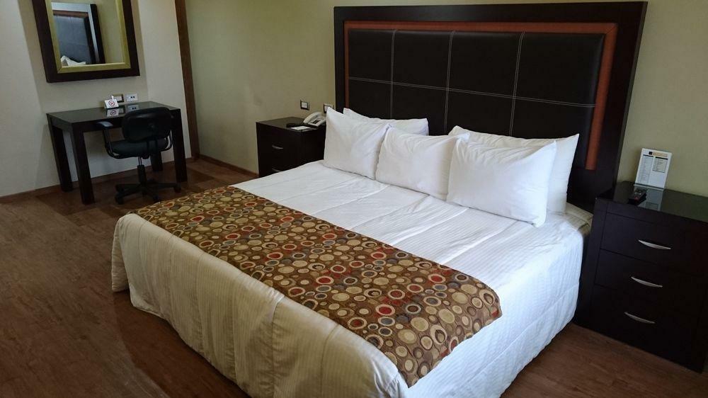 Quinta Dorada Hotel & Suites Сальтільо Екстер'єр фото